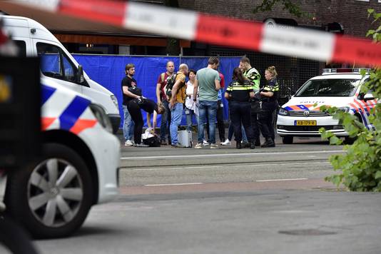In de Beethovenstraat in Amsterdam-Zuid heeft zich vanmiddag een schietpartij voorgedaan.