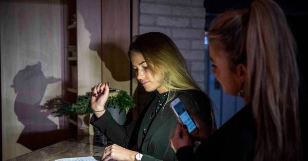 Stroomstoring, dus tijd voor kaarsen en looplampen in Cadzand - PZC