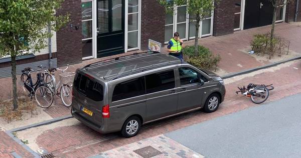 Zwolle door het stof om waarschuwingsbon voor fout geparkeerde lijkwagen - De Gelderlander