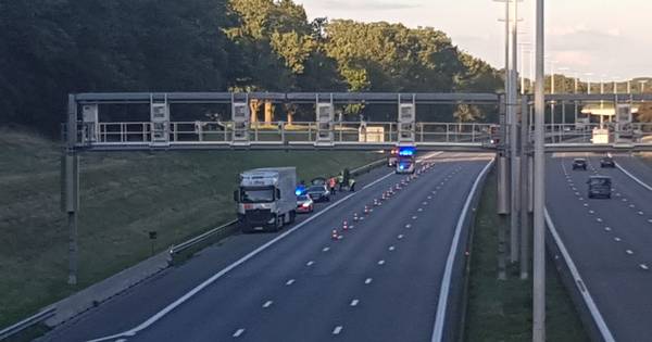 Vader verongelukt voor ogen van vrouw en dochter op Belgische snelweg.