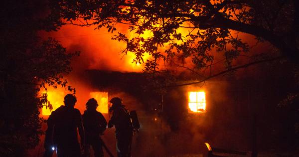 Schuur Ellecom compleet uitgebrand - De Gelderlander