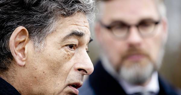 Johan van Laarhoven moet nog minimaal week cel in, rechter doet volgende week pas uitspraak in kort 