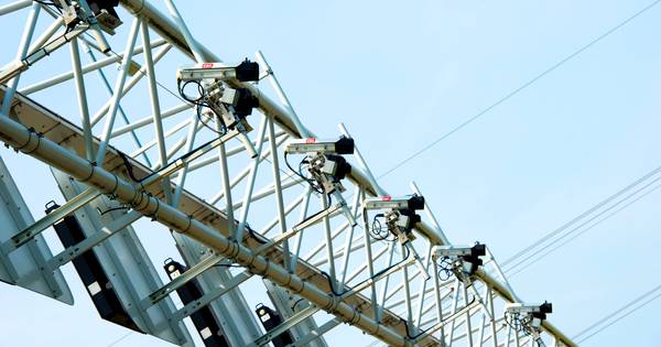 Nieuw wapen in strijd tegen files: camera's op Waalbrug A2 bij Waardenburg - BD.nl