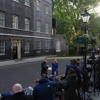 Britse premier Keir Starmer weigert op te stappen ondanks opstand van eigen ministers
