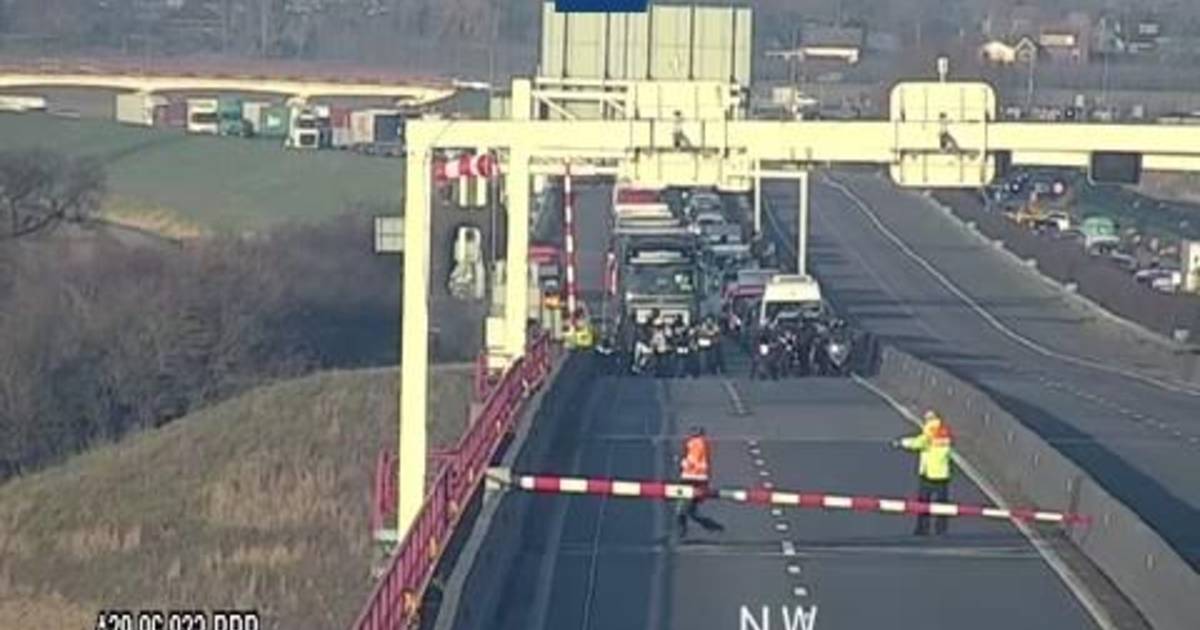 Verkeer Haringvlietbrug op A29 enige tijd gestremd door ...