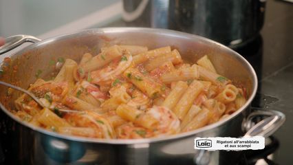 80. Rigatoni all'arrabbiata et aux scampi