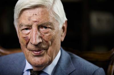 Van Agt wil getuigen over treinkaping De Punt