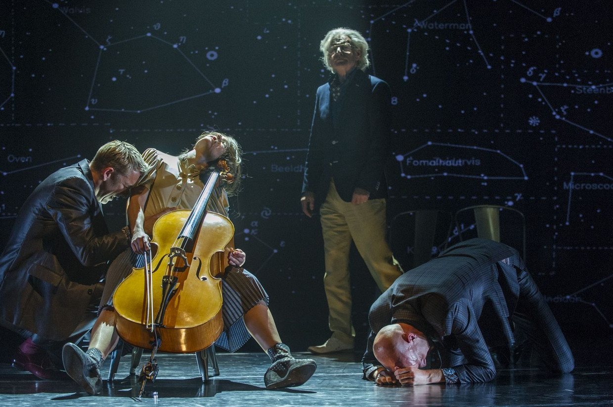 Mulisch Als Malle Touwtjestrekker In De Ontdekking Van De Hemel De Volkskrant