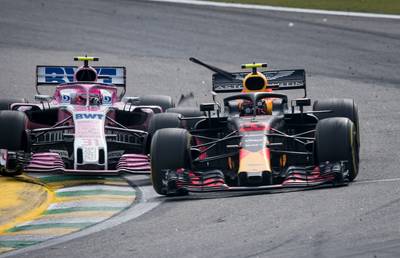 Verstappen moet zege in Brazilië aan Hamilton laten na bizarre beuk van Ocon