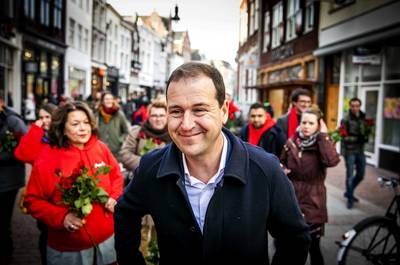 Asscher hekelt ‘kibbelcoalitie’: Ga aan de slag of ga weg