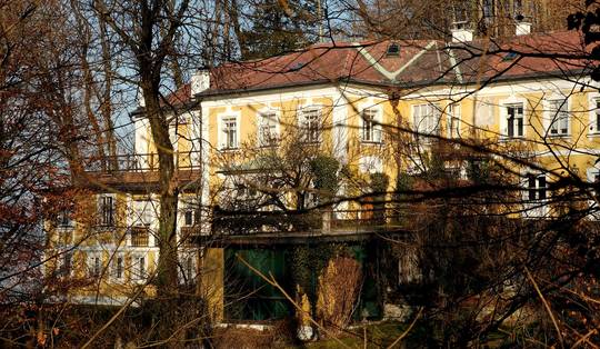 Privéweg door Oostenrijkse heuvel zorgde voor 19.000 protesthandtekeningen, nu staat villa van Wolfgang Porsche te koop