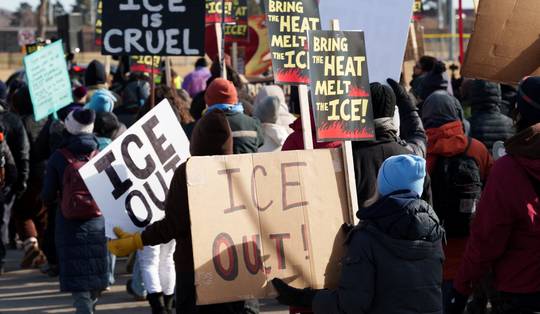 Live - Minnesota dient klacht in tegen ministerie van Justitie en Binnenlandse Veiligheid omdat regering ‘niet meewerkt’ aan onderzoek naar ICE-schietpartijen