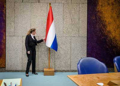 Tweede Kamer krijgt nieuwe vlag