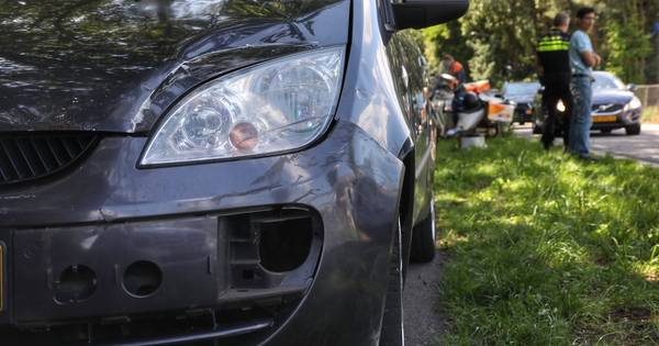 Postbezorger gewond bij aanrijding in Geffen.