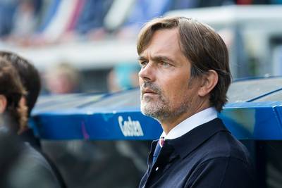 Cocu: Robben moest zelfs potje kaarten naar z'n hand zetten