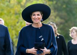 Koningin Máxima trakteert Delfzijl op een fraaie Oscar de la Renta 