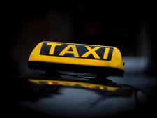 Taxichauffeur krijgt mes op de keel in Dordrecht
