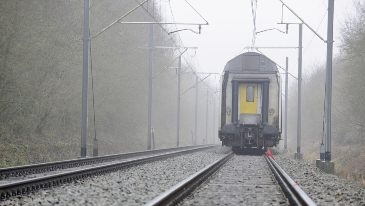 Vrouw springt uit rijdende trein in Deinze De