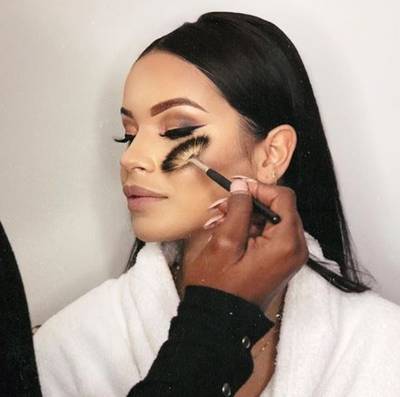 Monica dik in make-up voor MTV Awards en Cristiano's vader zoon-moment