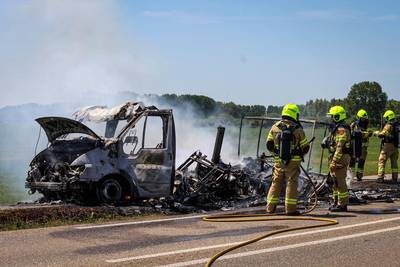 Camper brandt volledig uit in Giesbeek