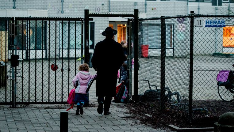 NRC: Joodse school wilde misbruik door leerkracht 'intern' oplossen, deed pas aangifte na druk minis