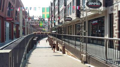 Terrassen in Nijmegen zijn leeg, in de  winkels is het doodstil