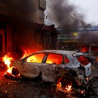 Zeven gewonden, onder wie een 13-jarige, bij raket- en droneaanval op Kiev