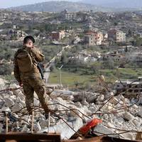 Vier doden bij Israëlische aanval in oosten van Libanon • Bedrijf OIP eist schadevergoeding van 65.000 euro voor blokkade fabriek