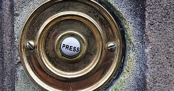 Belletje trekken loopt uit de hand: 18-jarige met mes gesneden en luchtdrukwapen beschoten in Andel 