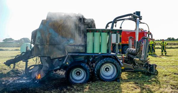 Landbouwmachine verwoest nadat het in brand vliegt in Lage Zwaluwe - BN DeStem