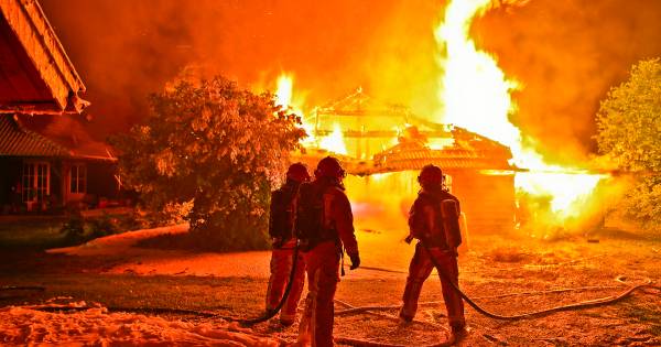Grote brand verwoest schuur in Hulsel | Tilburg - Eindhovens Dagblad