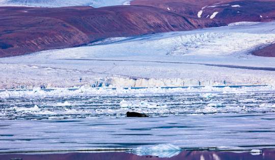 ‘Je kan een punt bereiken waarbij het smelten van de ijskap in Groenland zichzelf in stand houdt’
