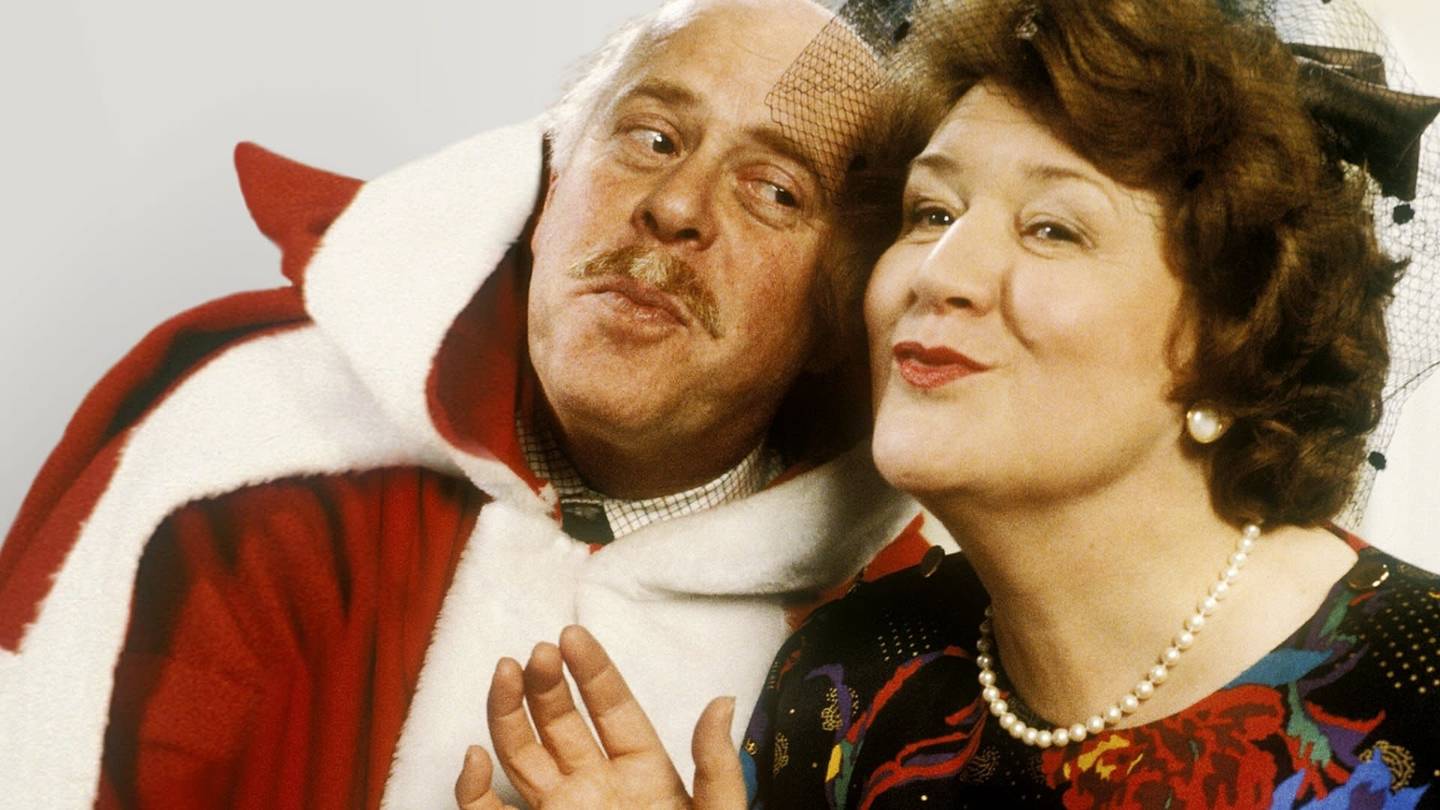 Keeping Up Appearances - Christmas Special 1991: The Father Christmas Suit