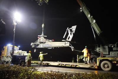 Apache in Zoelmond op dieplader en klaar voor vertrek