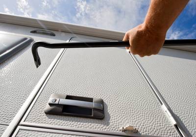 Politie: bende zit mogelijk achter vele auto- en camperinbraken