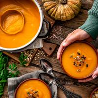 Van pompoen tot pastinaak: de lekkerste herfstsoepen 