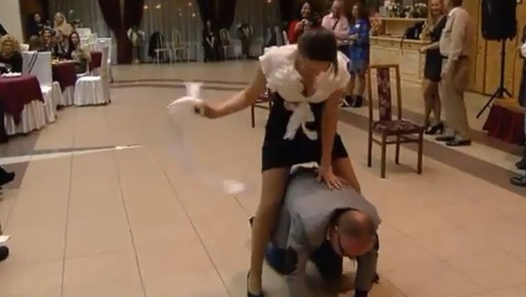 In From Russia With Love Zoekt Men Liefde En Iemand Voor Het Huishouden De Volkskrant