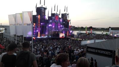 Vierdaagsefeesten weer drukbezocht: 'Ga niet naar de Waalkade'