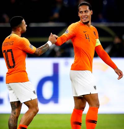 Spiekbriefje wijst Virgil van Dijk de weg ‘naar voren’