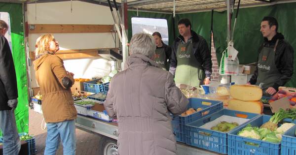 Weer kramen weg op markt Velddriel