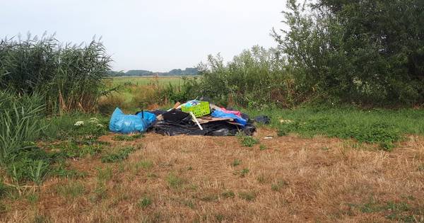 Afvaldumping in Hommelstraat Wamel