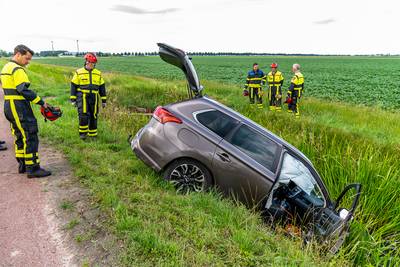 Bestuurder mankeert niets nadat auto in sloot belandt in Terheijden