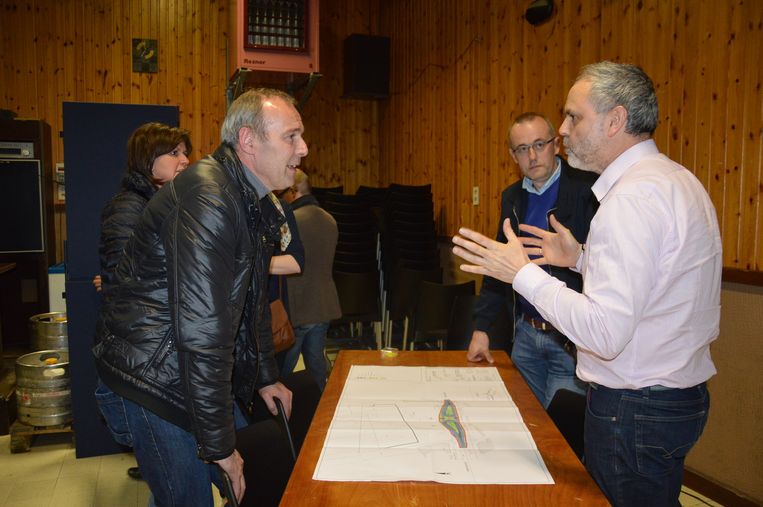 Zeven Grote Winkels Op Ninouter Ninove In De Buurt Hln