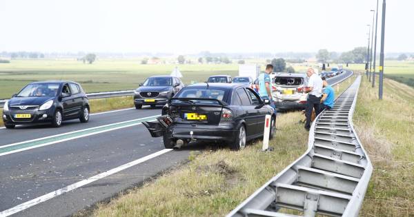 Ongeval op Eilandbrug bij Kampen: verkeer loopt vast op N50.