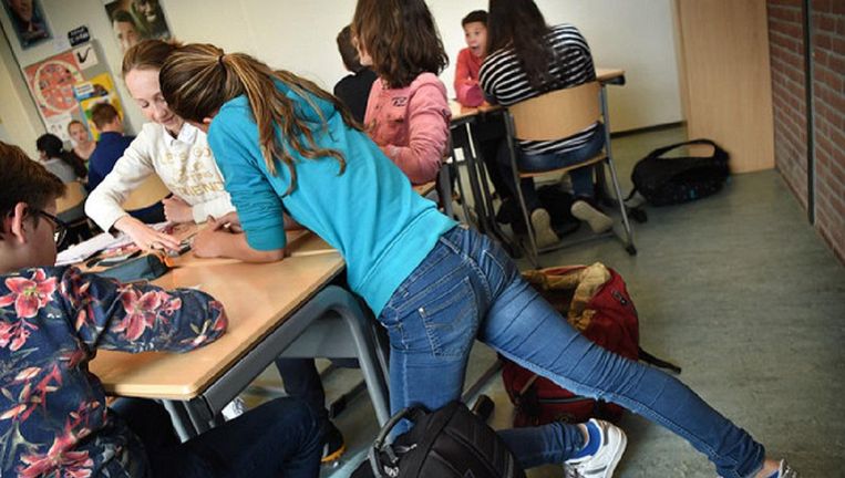 Het geheim van 25 jaar met plezier lesgeven:'behandel meer dan de lesmethode' - Volkskrant