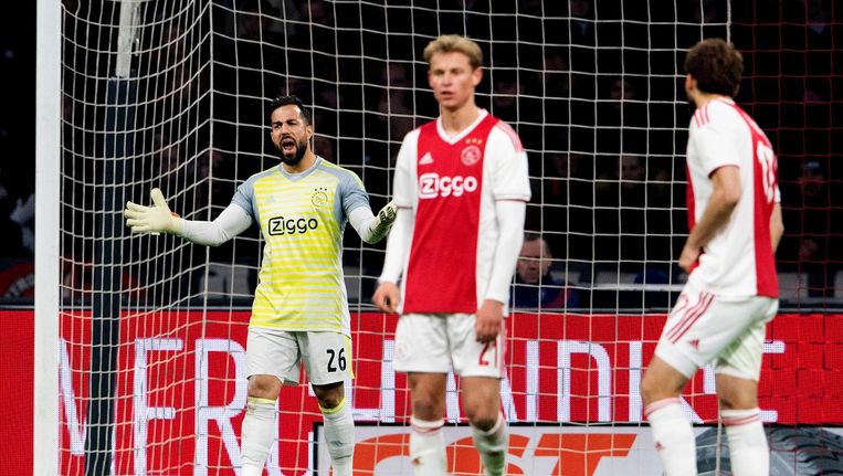 Ajax laat koppositie liggen na krankzinnig duel Heerenveen | Het Parool