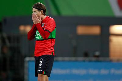 NEC gaat met de billen bloot in Dordrecht