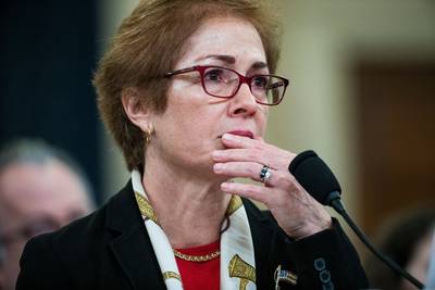 Trump valt oud-ambassadeur via Twitter ‘live’ aan tijdens openbaar verhoor