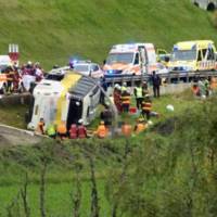 Reisbus kantelt in Zwitserland: meerdere doden en gewonden, 49 Nederlanders aan boord