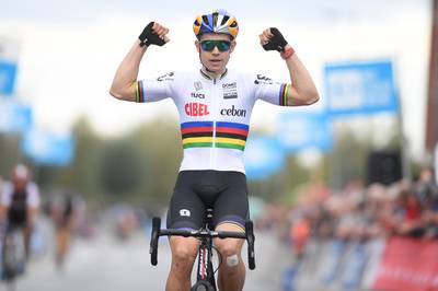 Wereldkampioen Van Aert pakt eerste zege van het seizoen